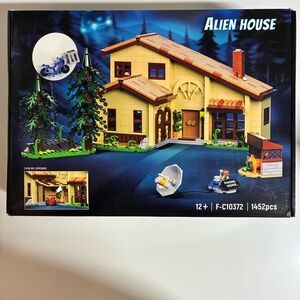 NEW Generic Lego Building Block Set Alien House Sealed